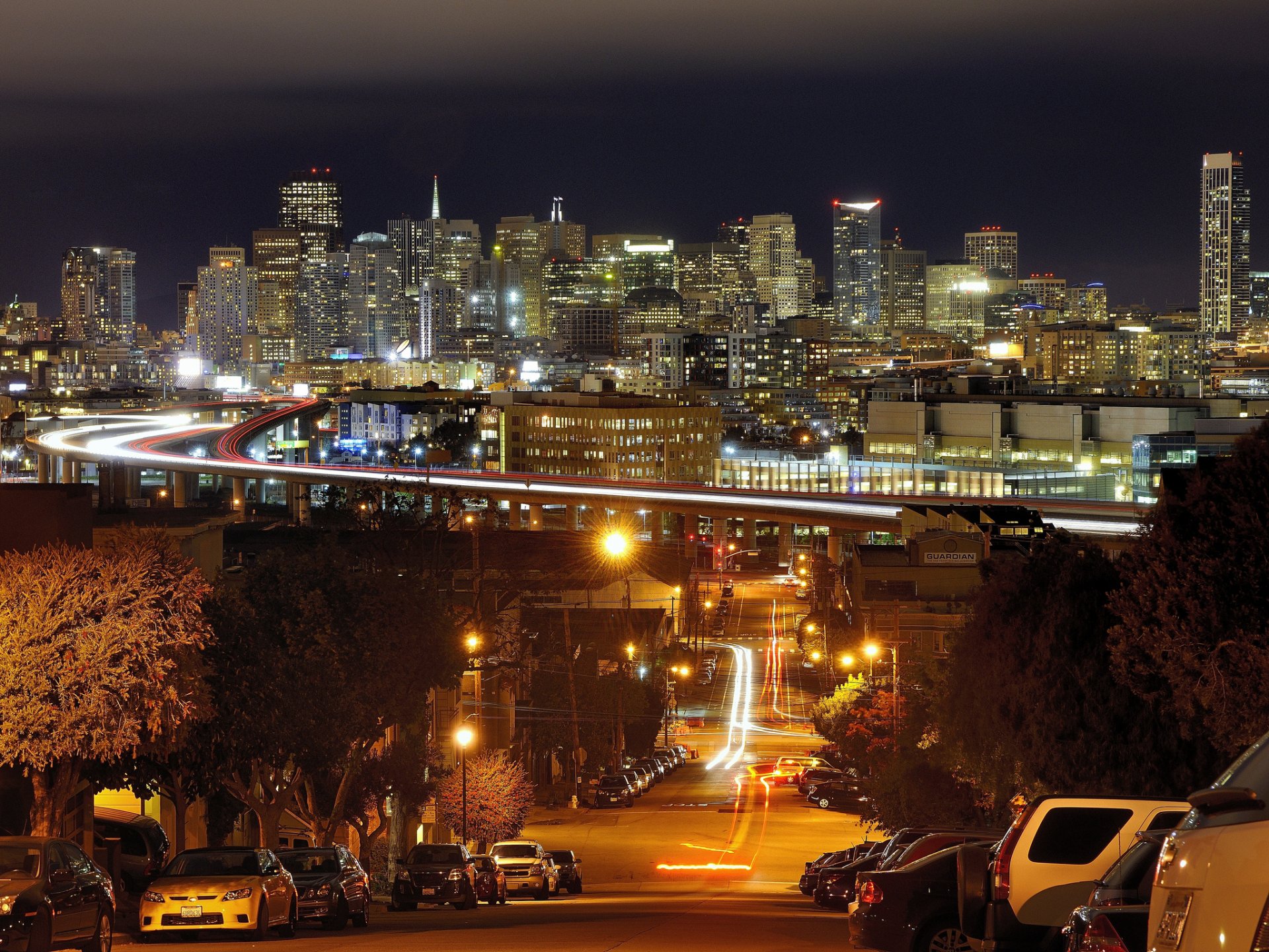 san francisco kalifornien usa san francisco nacht häuser hochhäuser brücke straße straße autos