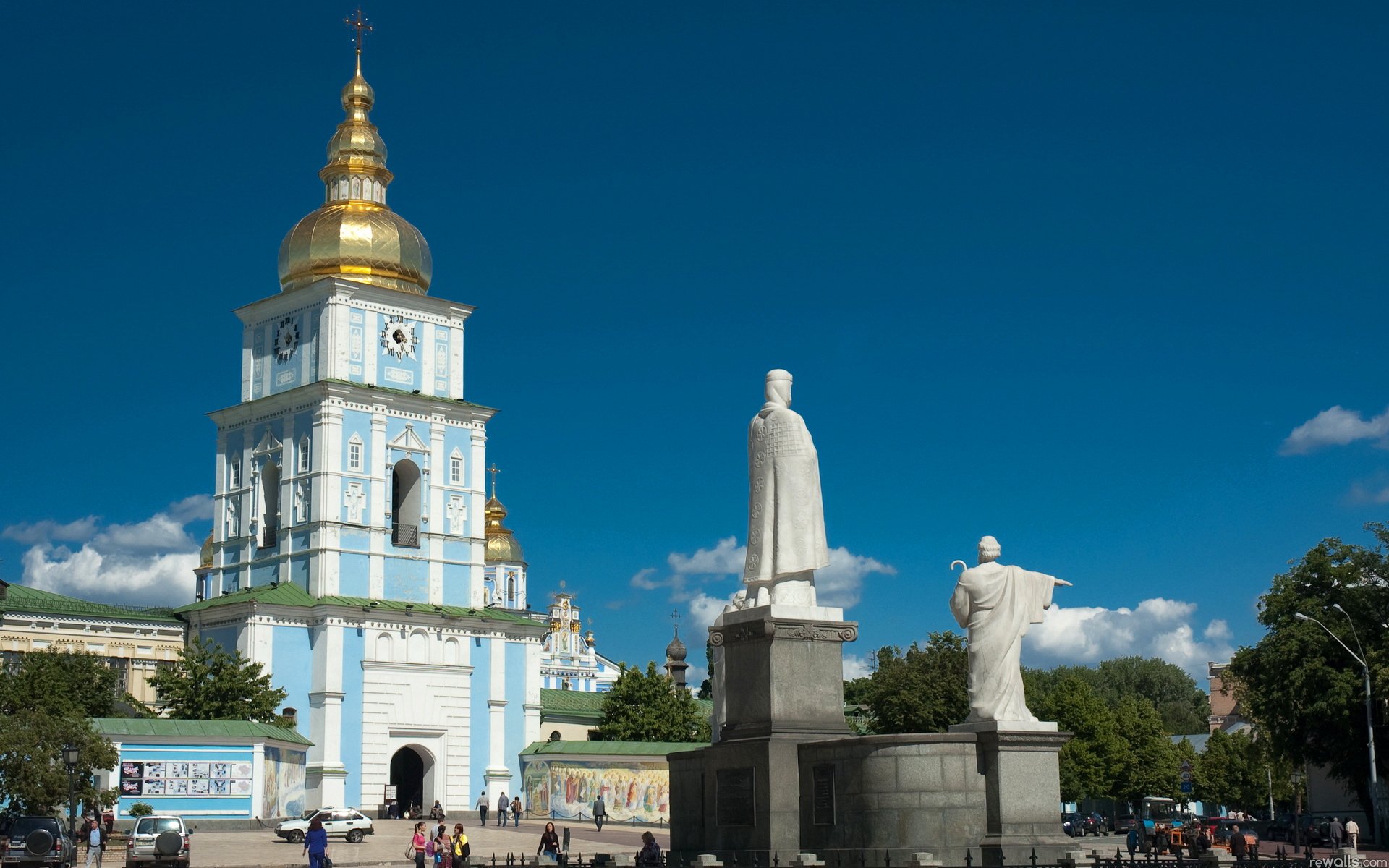 kiew ukraine himmel sommer platz kathedrale michael denkmal menschen