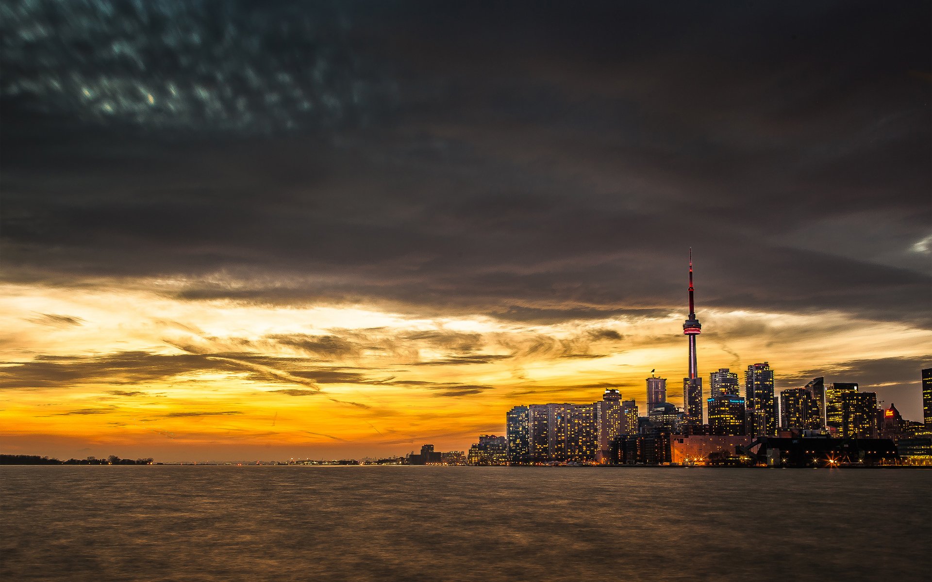 toronto miasto woda jezioro budynki wieża zachód słońca