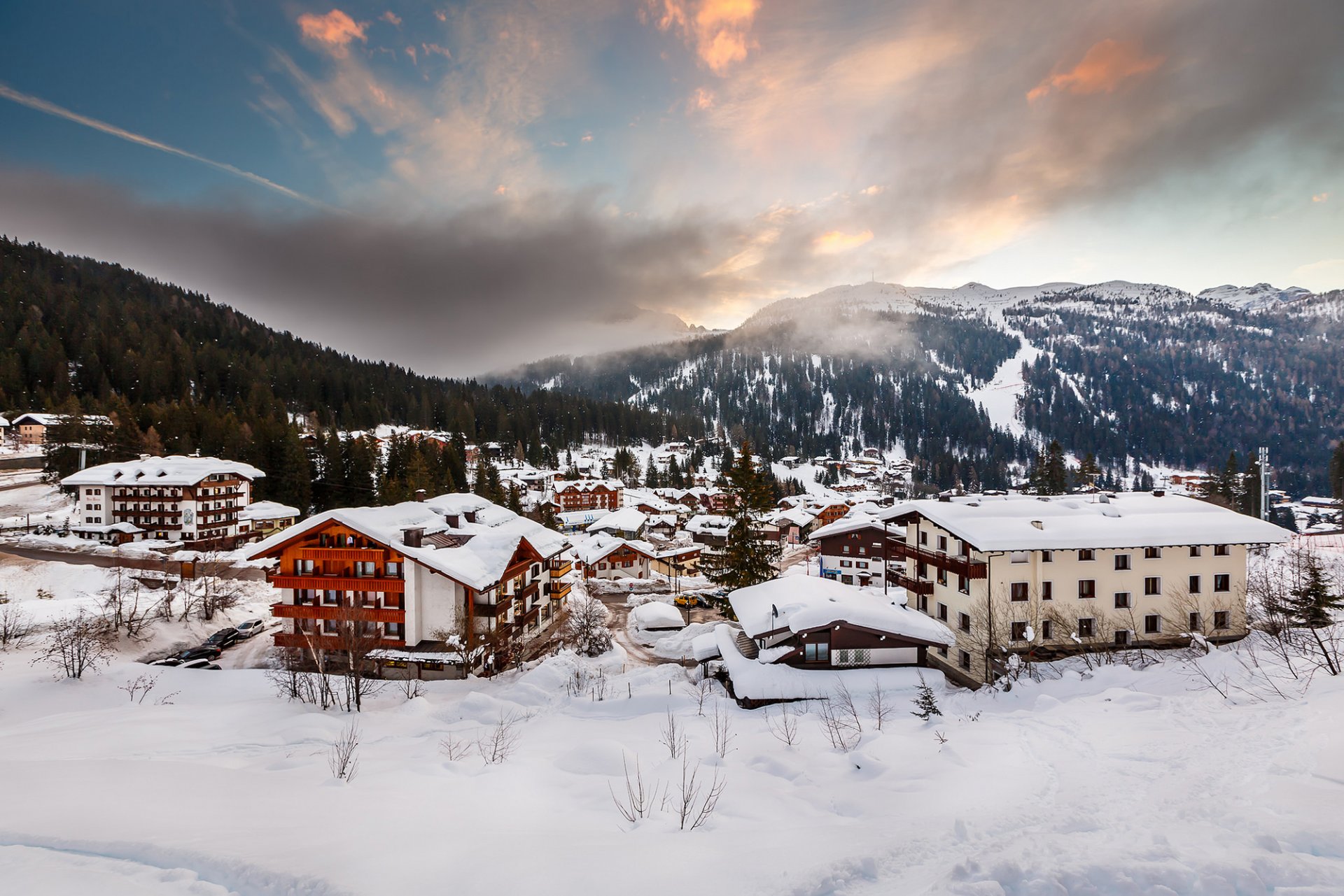 italia alpi italy alps town house houses buildings mountain snow winter