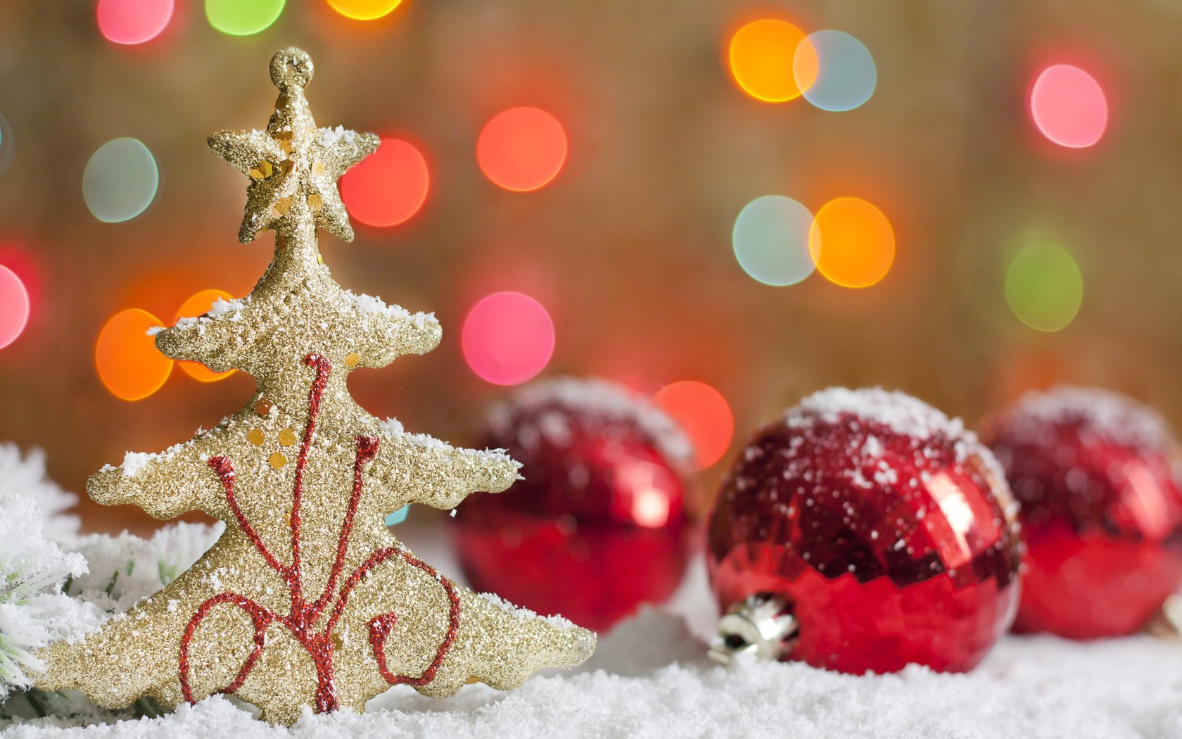 arbre de noël boules or rouge figurine