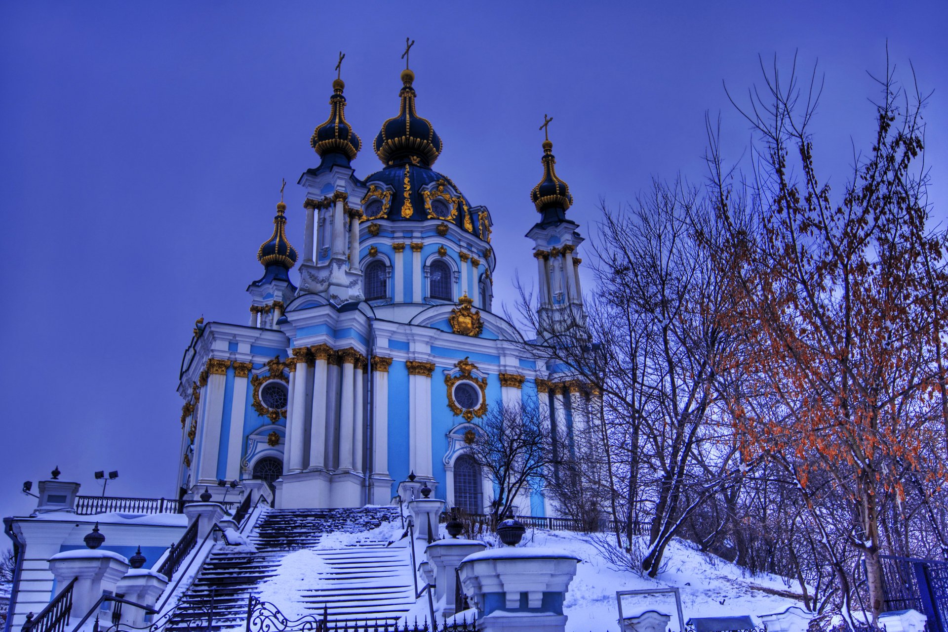 kiev ucrania cielo noche iglesia de san andrés descenso de san andrés nieve árboles invierno