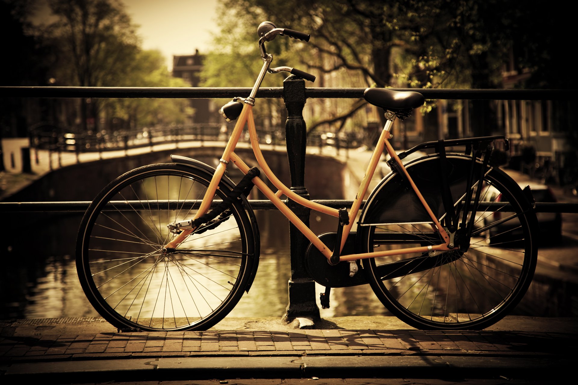 amsterdam niederlande stadt fahrrad zaun brücke kanal