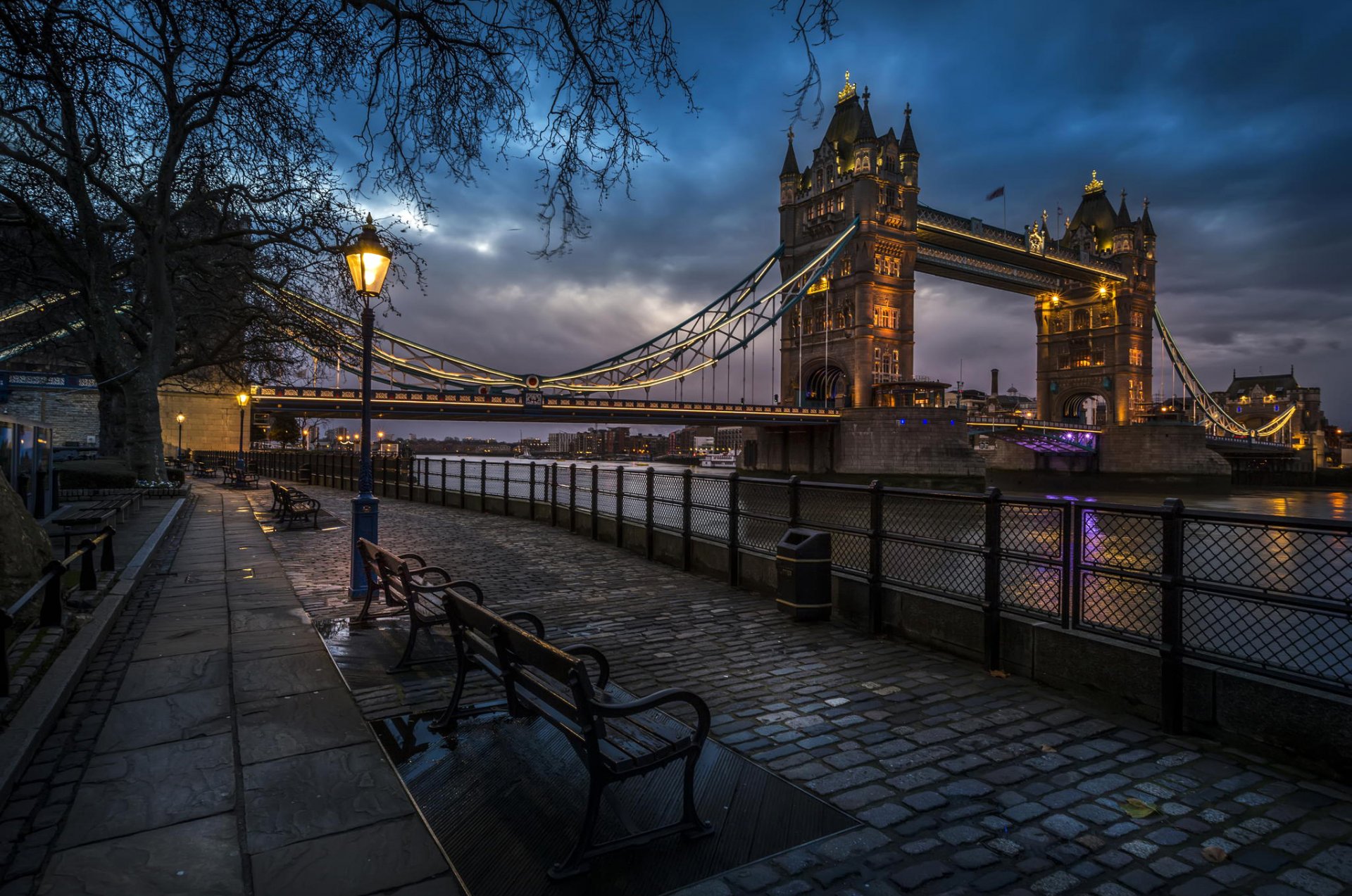 london england city tower bridge united kingdom embankment river sidewalk benches lanterns lights evening