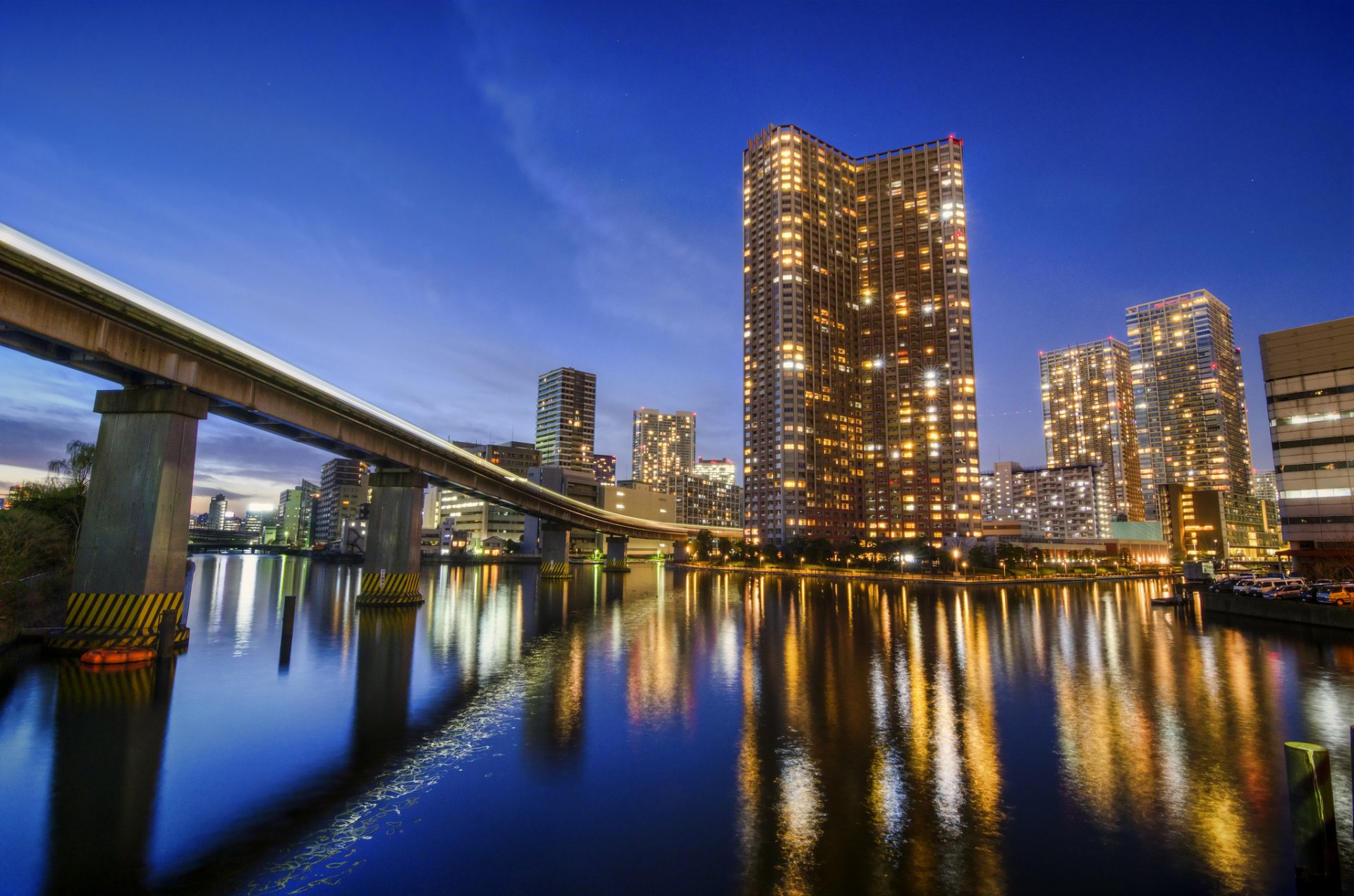 tokio japan minato stadt nacht wasser reflexion bucht wolkenkratzer lichter gebäude hochhaus häuser