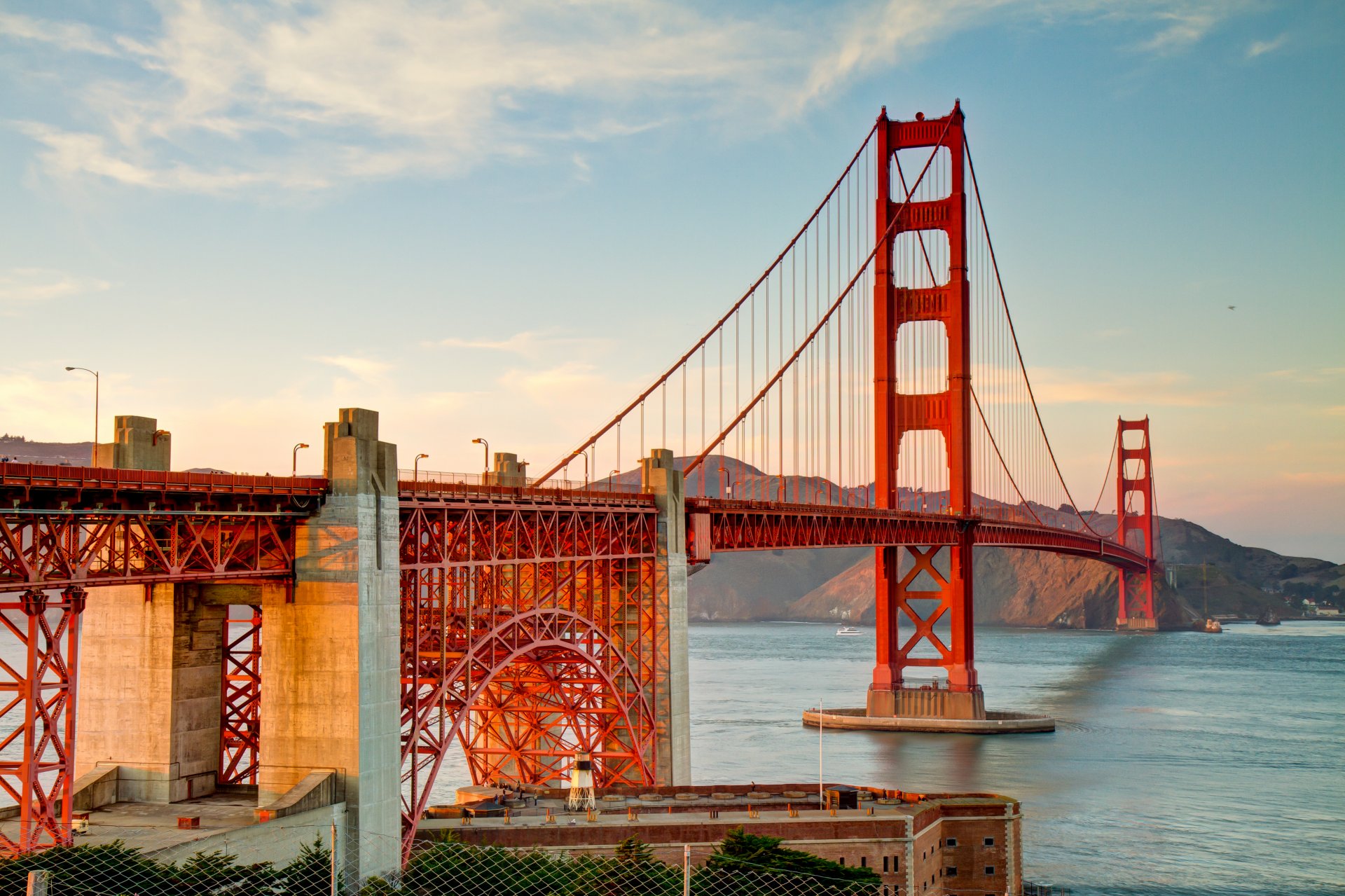 san francisco brücke goldenes tor himmel wolken meerenge berge stütze san francisco