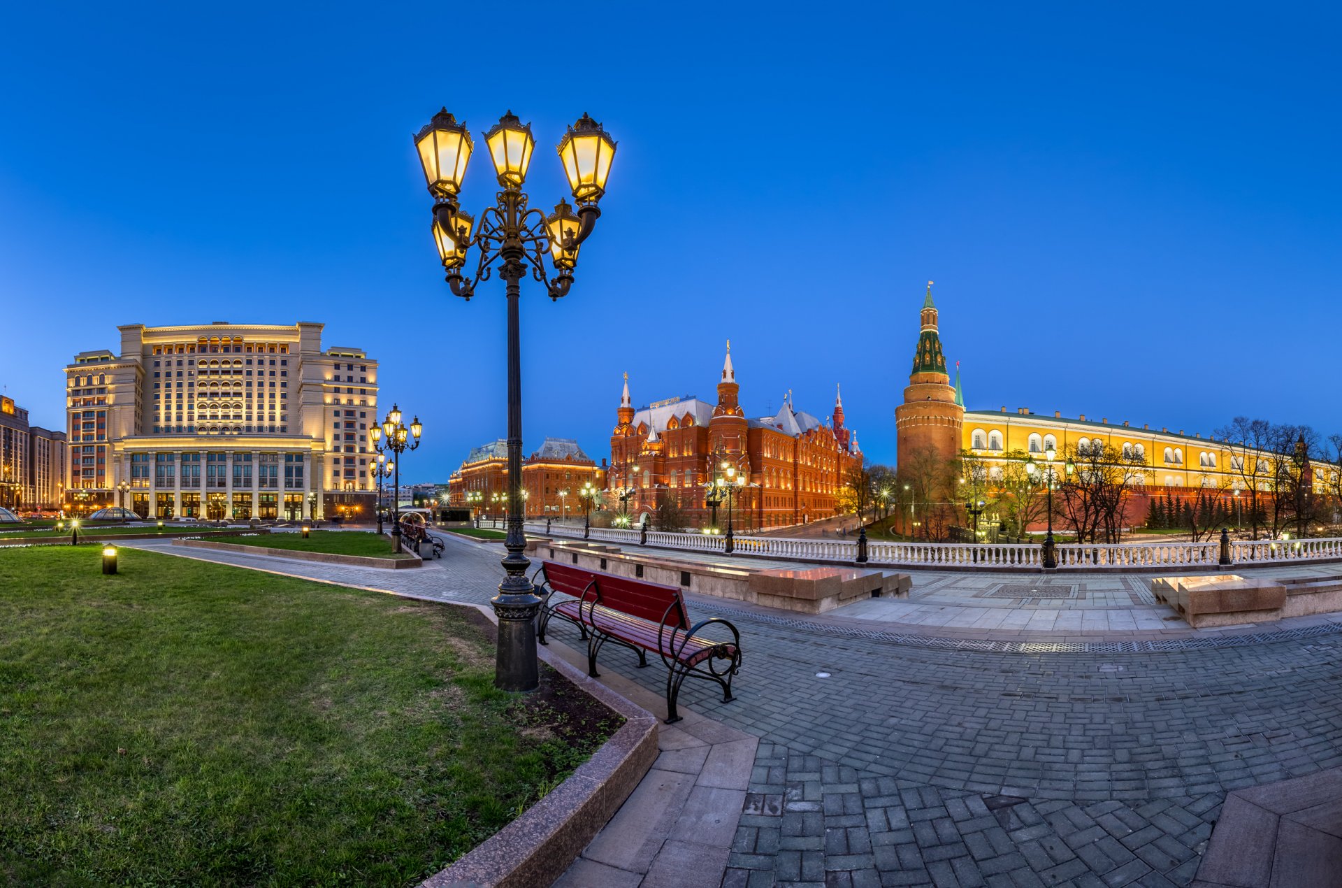 plaza manezhnaya moscú rusia kremlin linternas