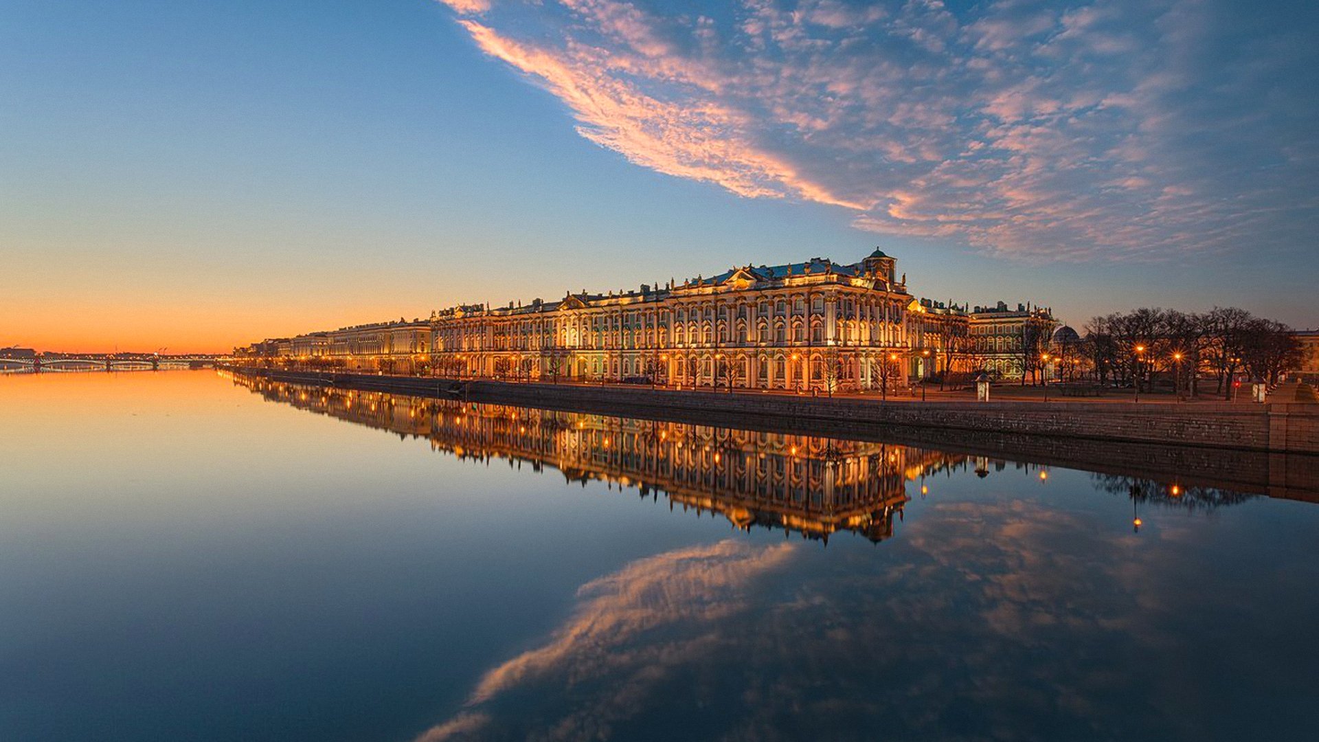 san petersburgo cielo nubes puesta de sol río neva puente terraplén casas