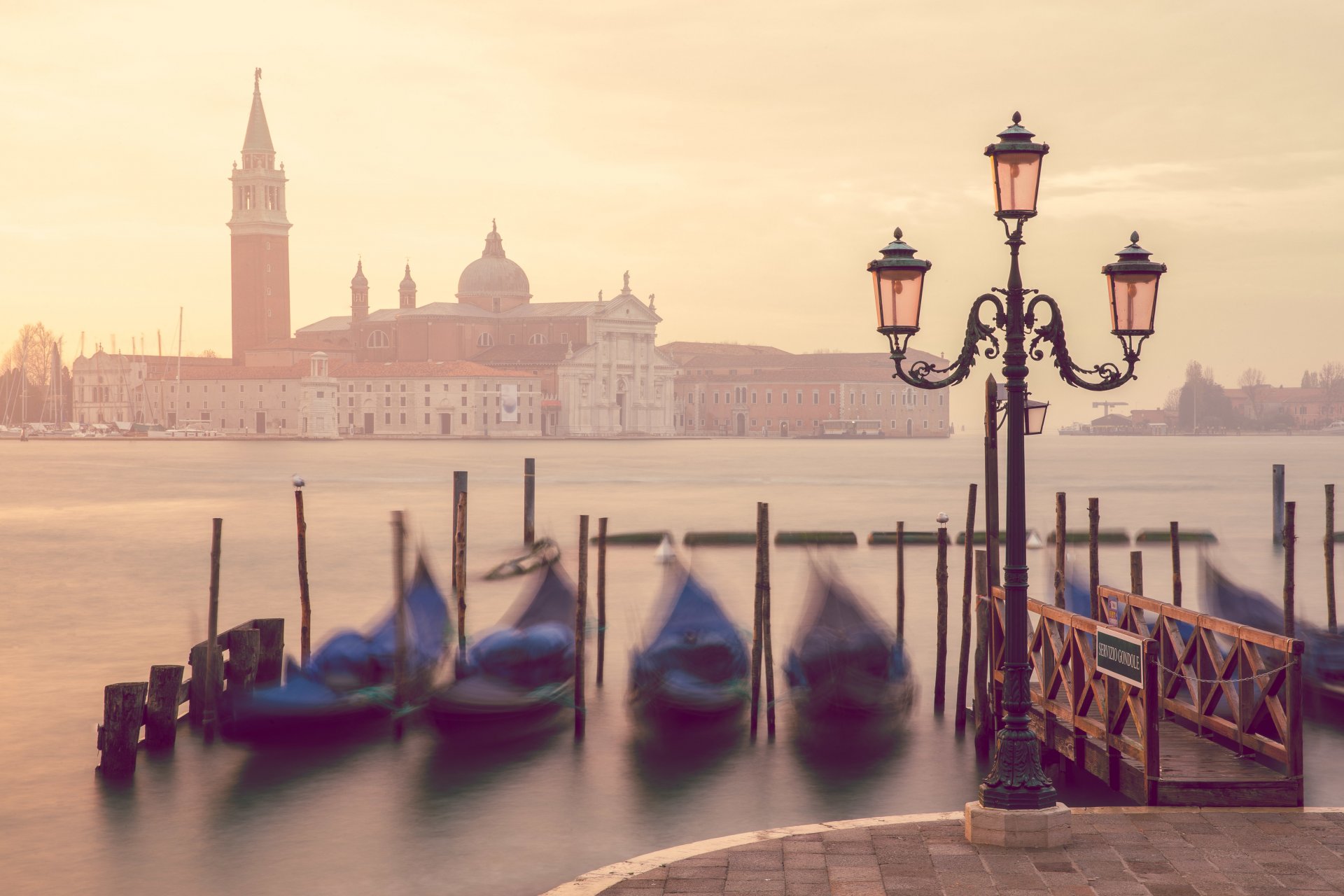 venice italy channel of the nacelle house light