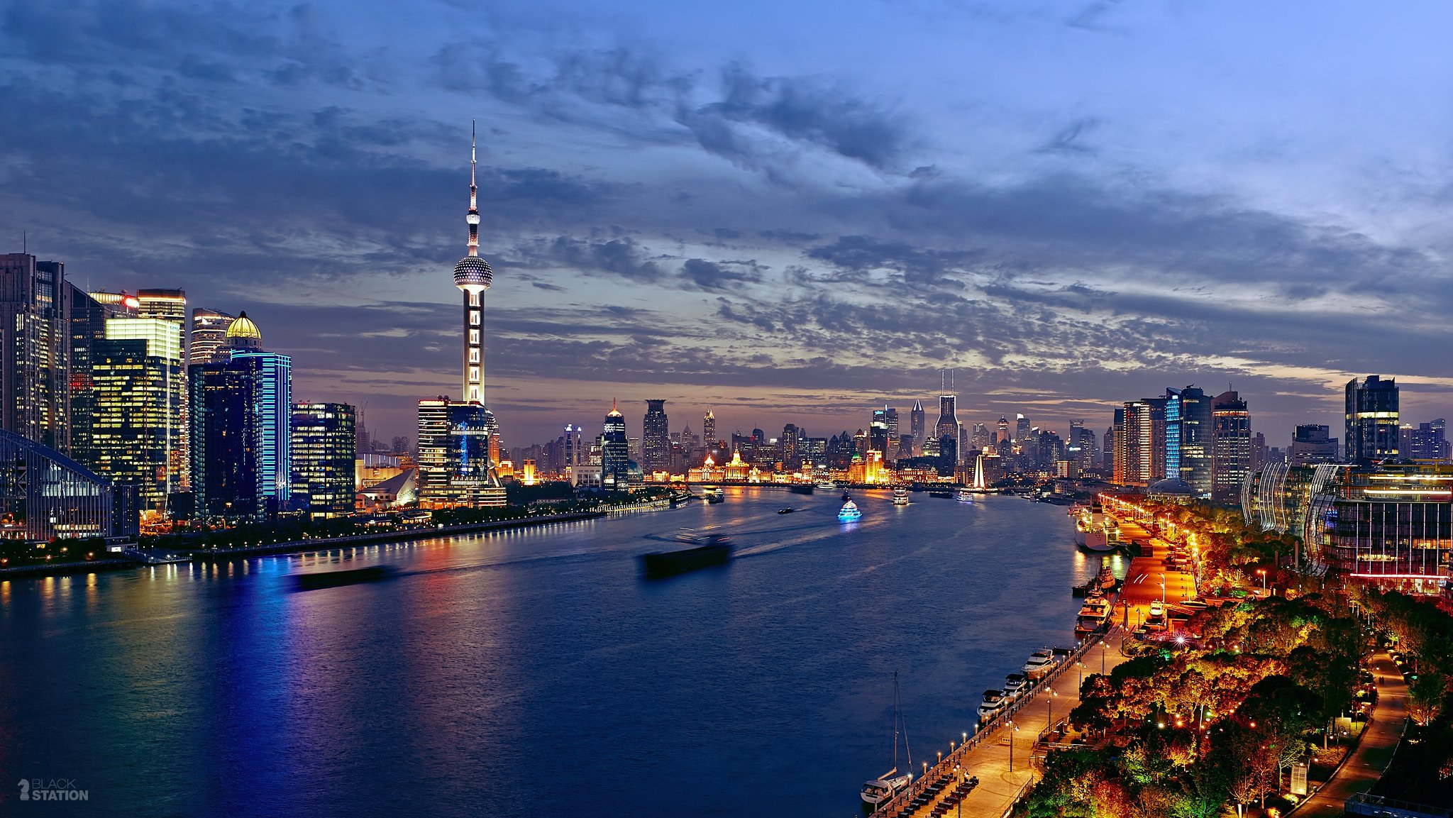 asia china town shanghai tv tower oriental pearl night house reflection water lights boat ships extract