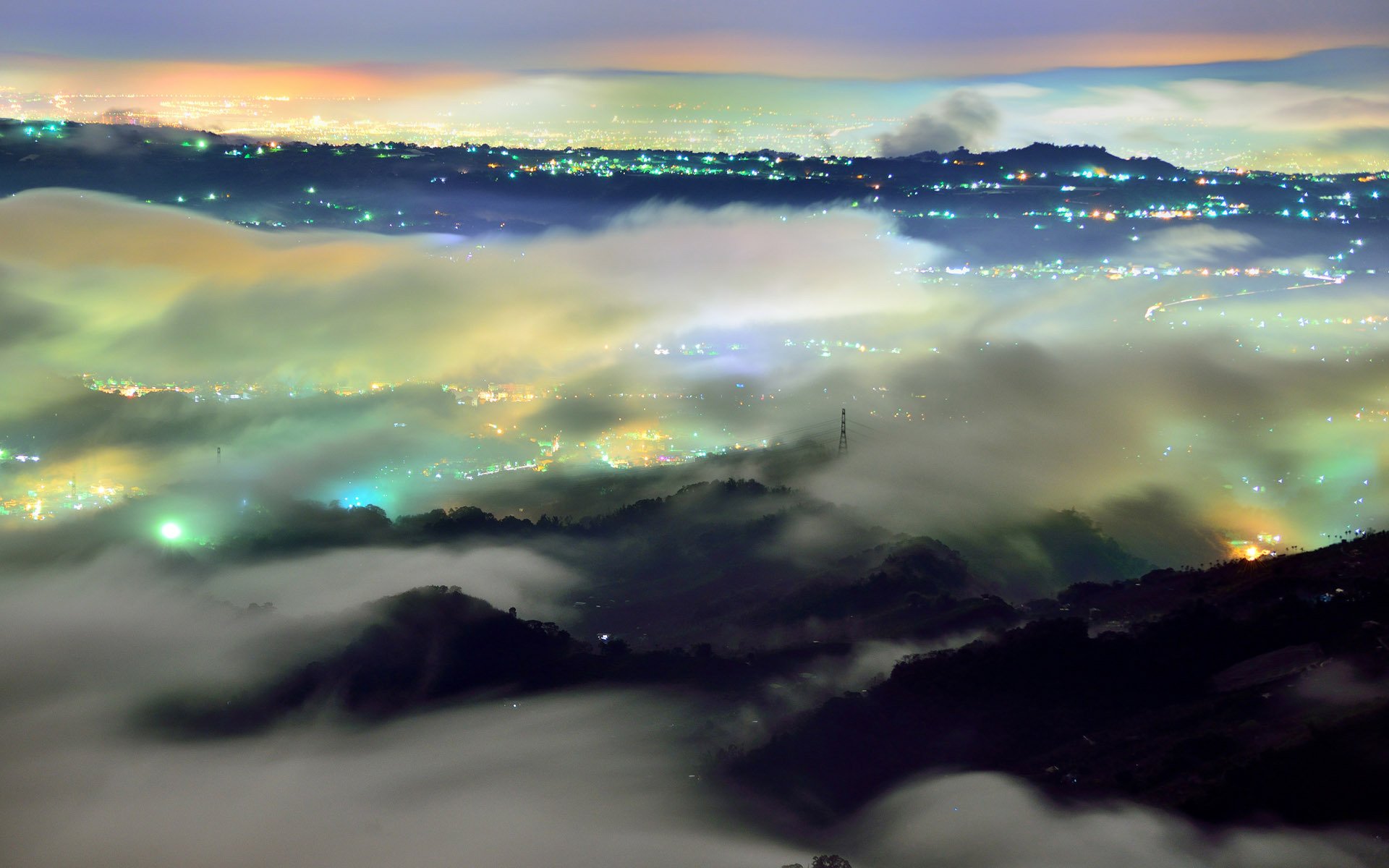 ville nuit brouillard nuages lumières