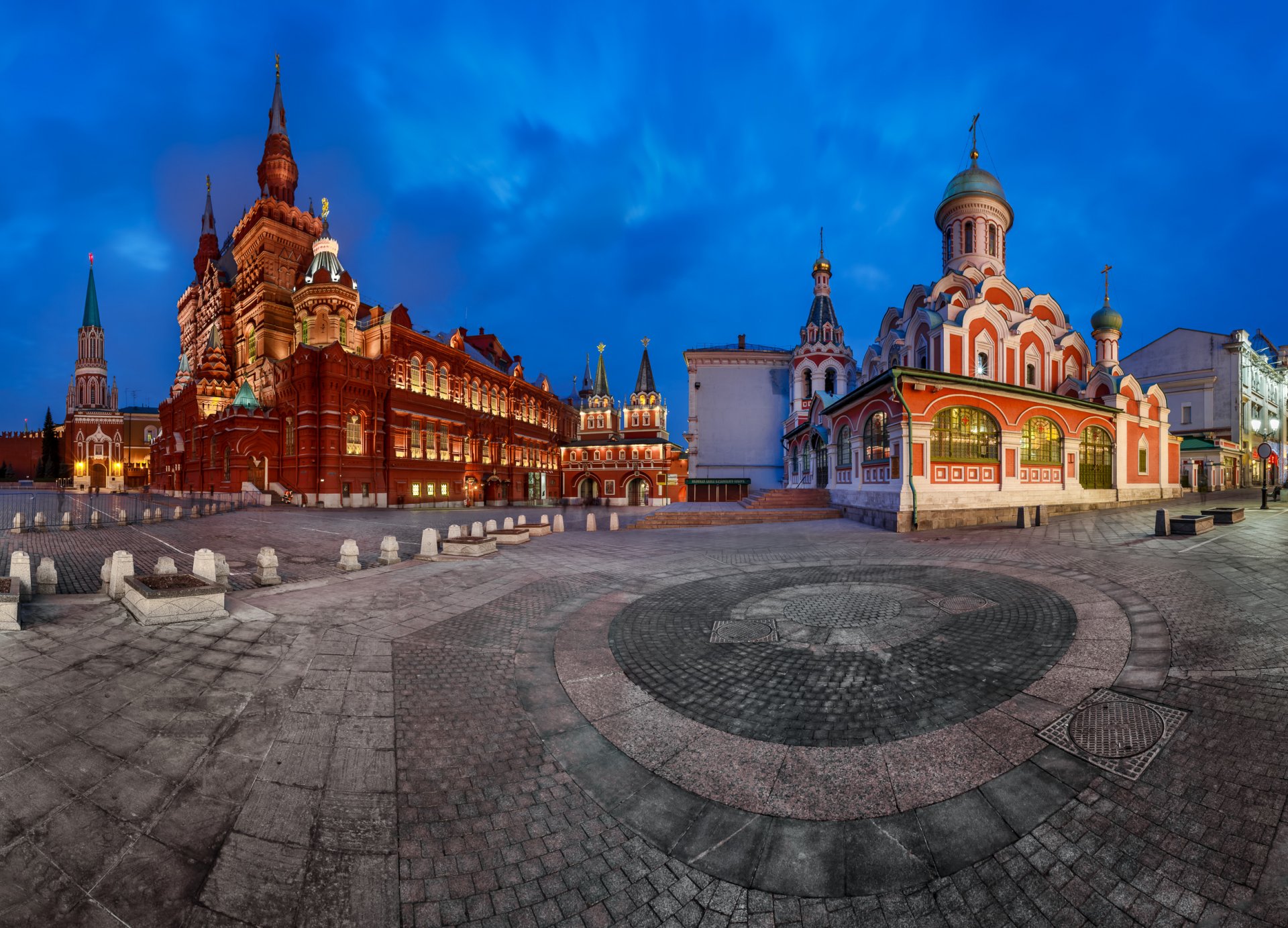 piazza rossa cremlino museo storico porta della resurrezione cattedrale di kazan mosca russia piazza rossa