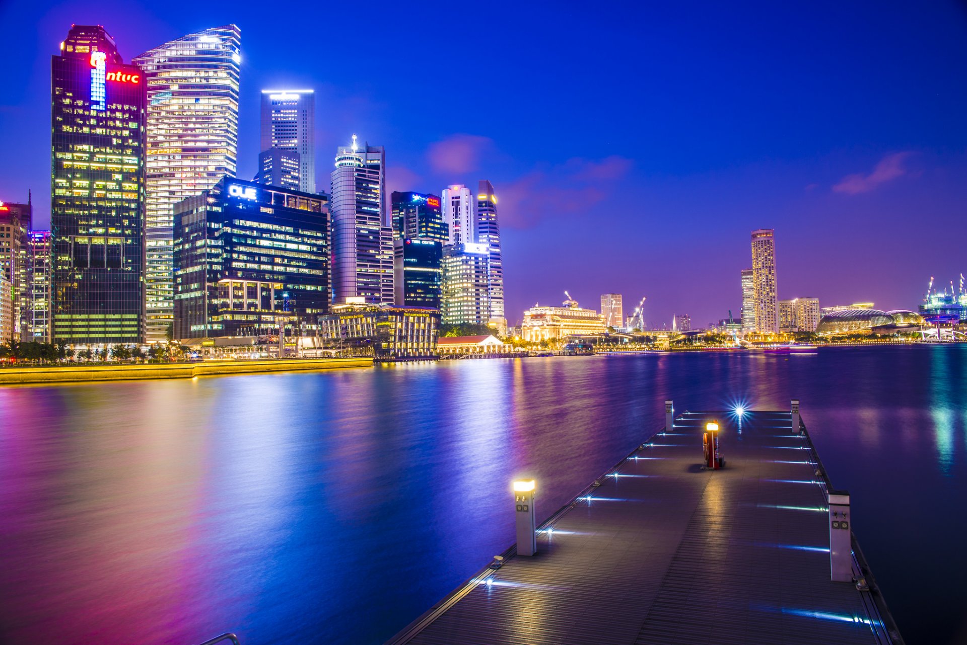 singapour ville asie nuit soir baie quai jetée gratte-ciel bâtiments gratte-ciel maisons rétro-éclairage lumières