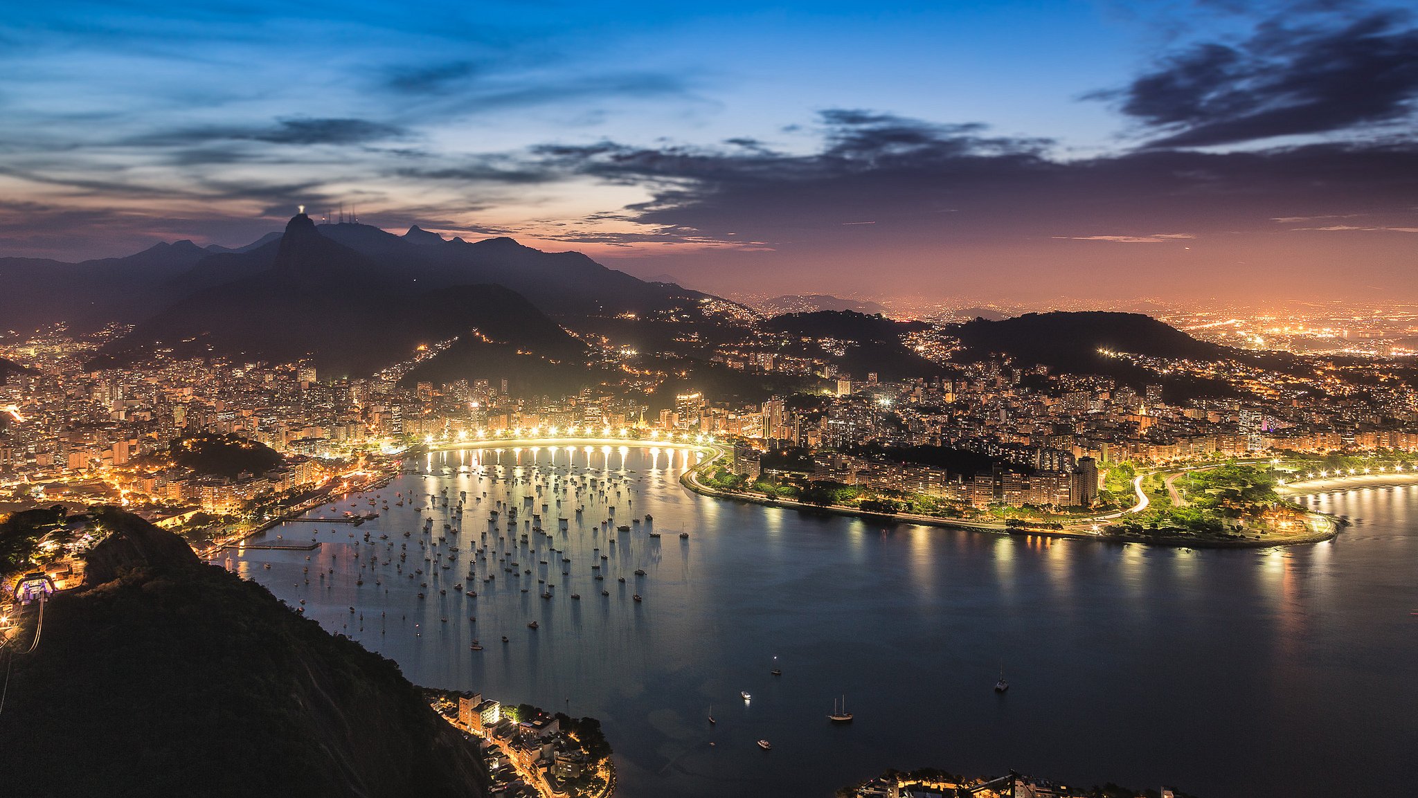 brasilien rio de janeiro guanabara bucht bucht abend sonnenuntergang himmel wolken stadt lichter beleuchtung ansicht panorama