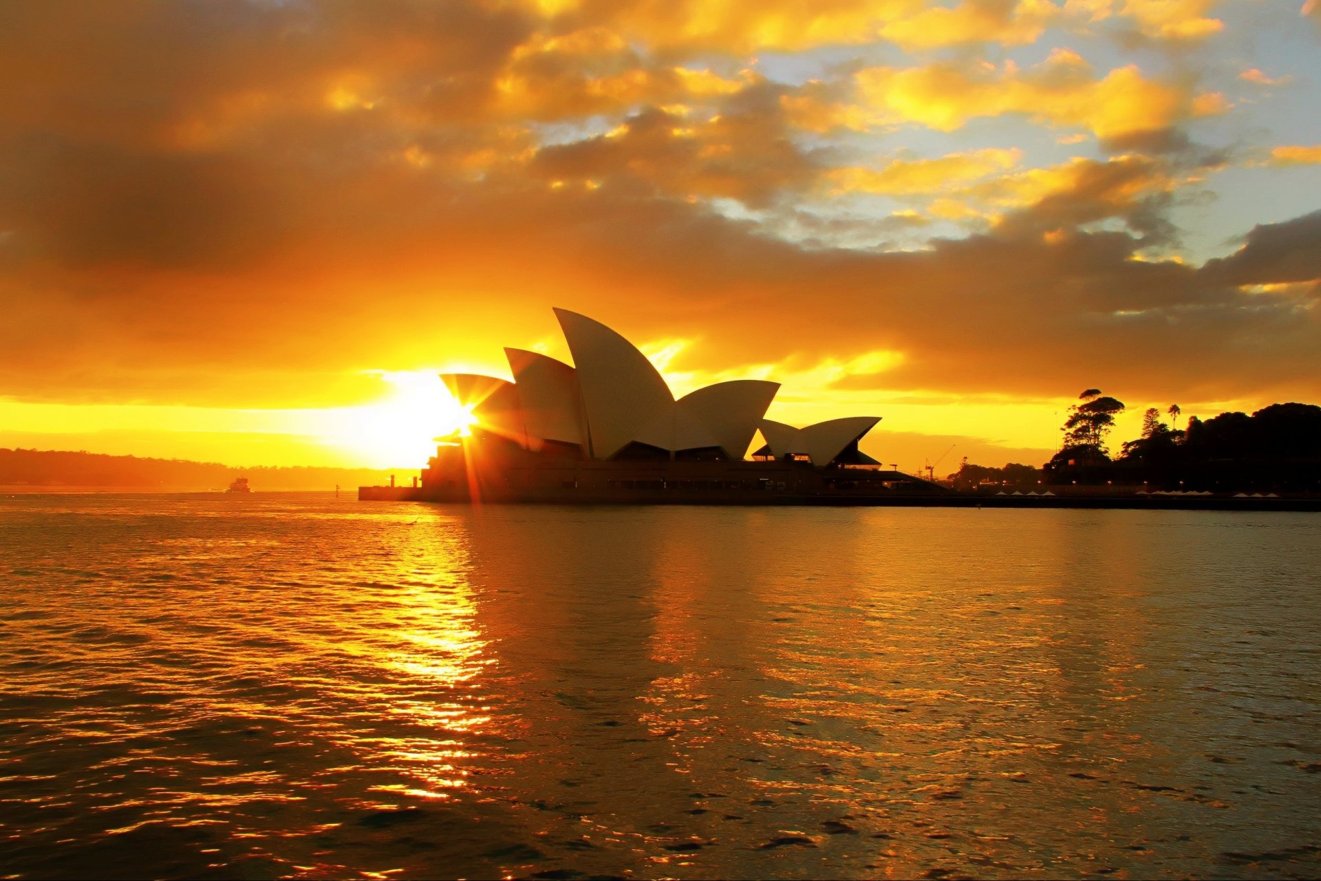 sydney australie sydney opéra théâtre coucher de soleil nuages eau