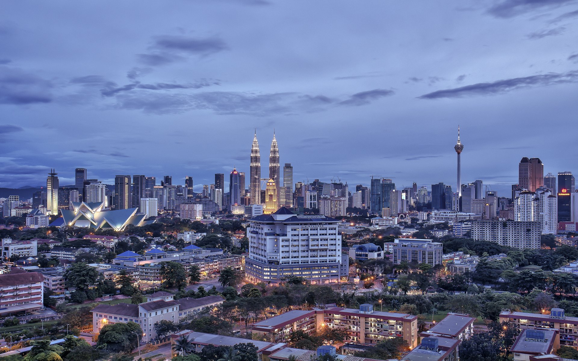 kuala lumpur malasia capital capital casas edificios rascacielos noche cielo nubes