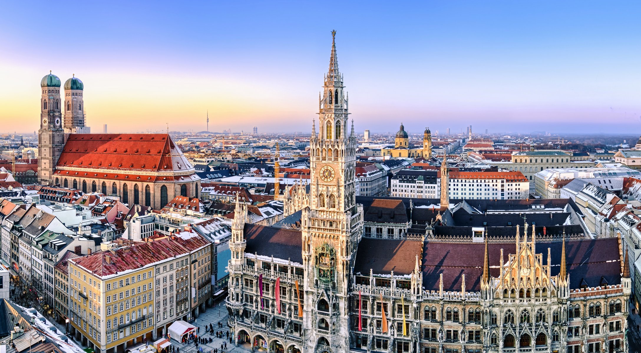 monachium niemcy frauenkirche frauenkirche katedra marienplatz plac miasto architektura domy budynki panorama