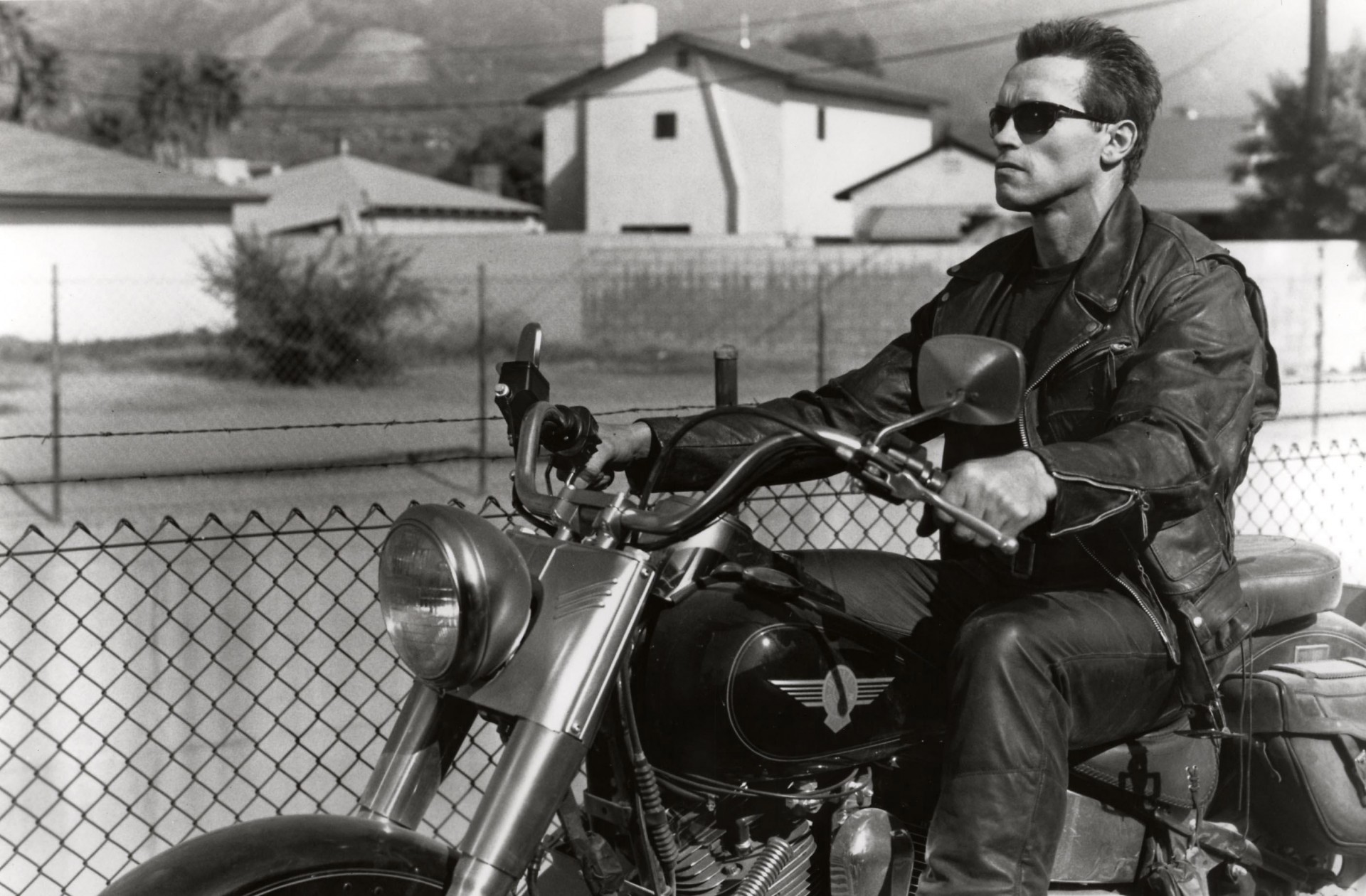 terminator motorrad schwarzenegger