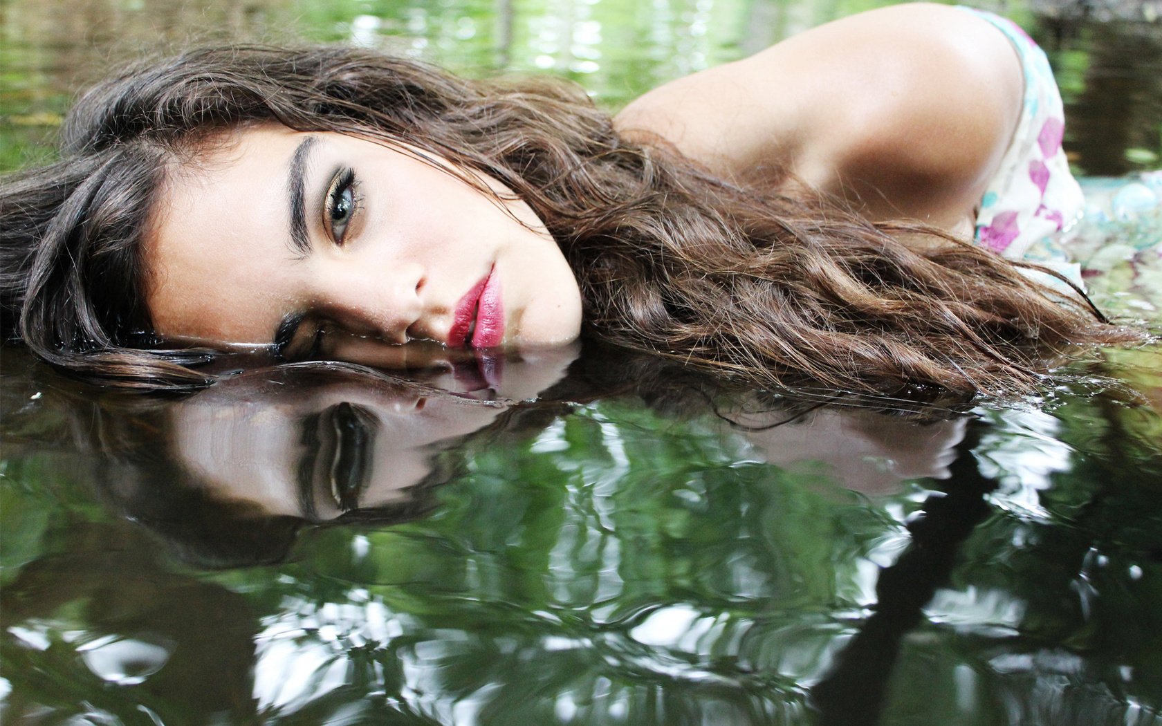 water makeup girl reflection