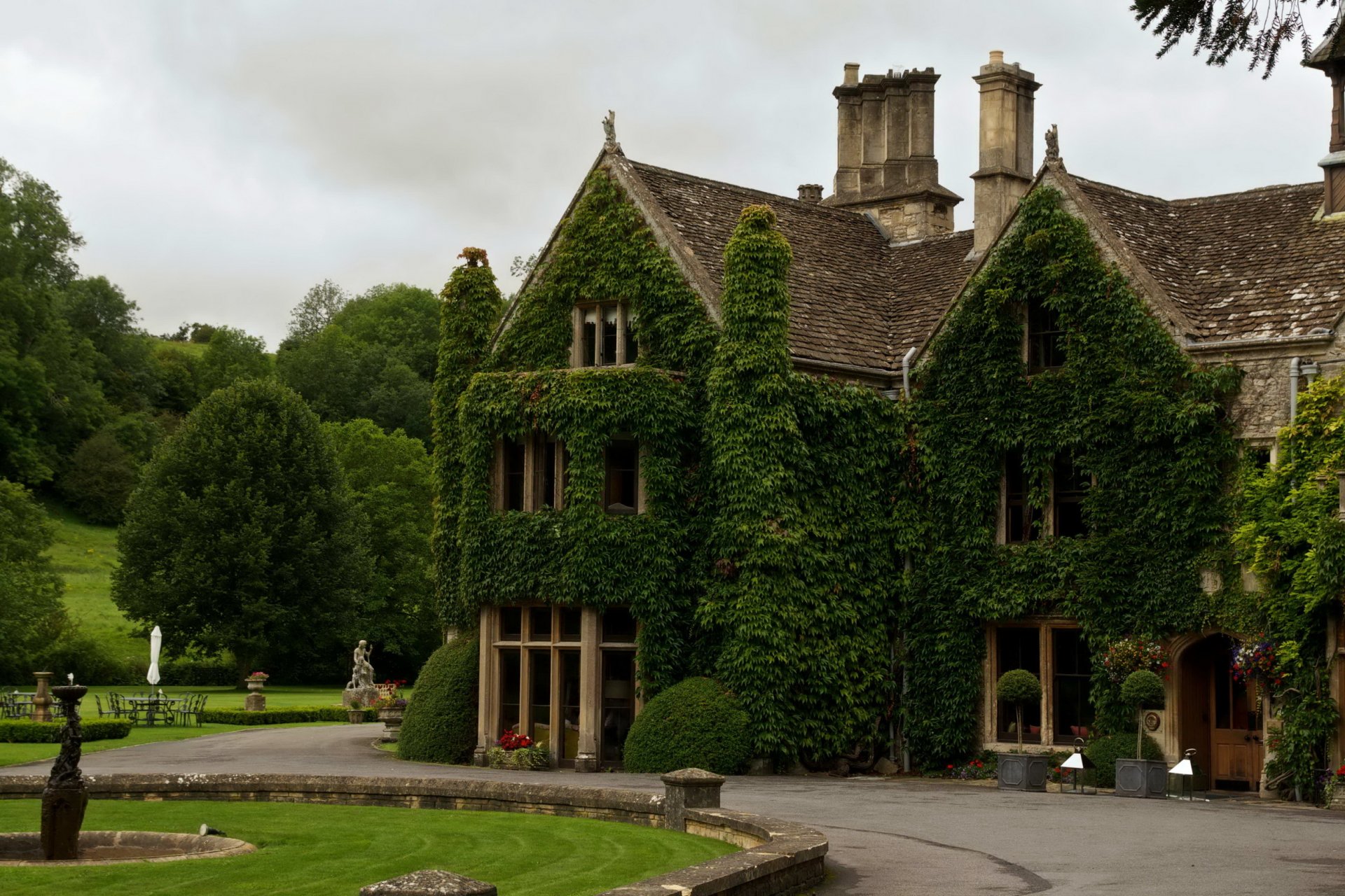 england houses wilthire house tree architecture