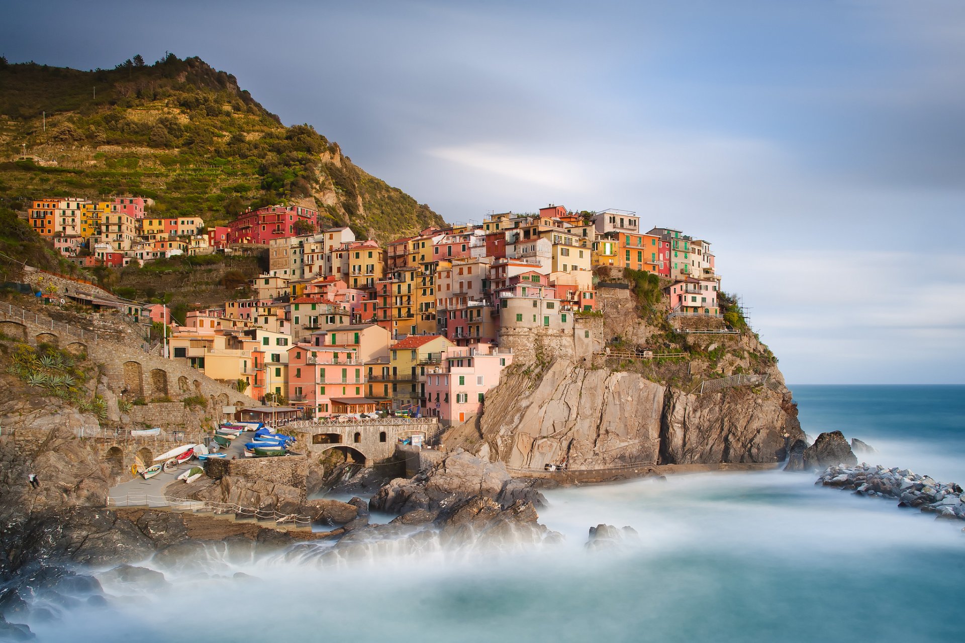 manarola cinque terre italie province della spezia cinque terre ville maisons bâtiments côte côte bateaux pierres mer ligure rochers paysage nature