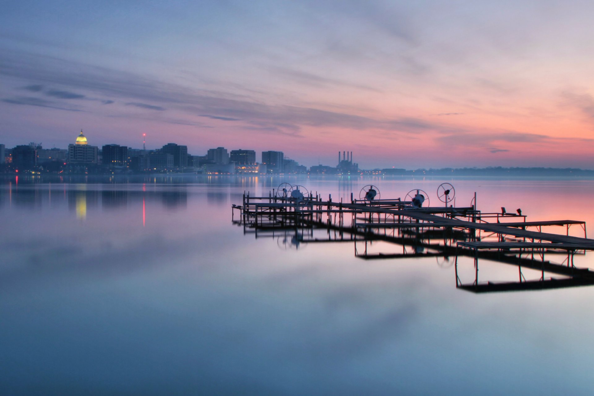 estados unidos wisconsin ciudad madison lago tarde puesta del sol cielo nubes reflexión