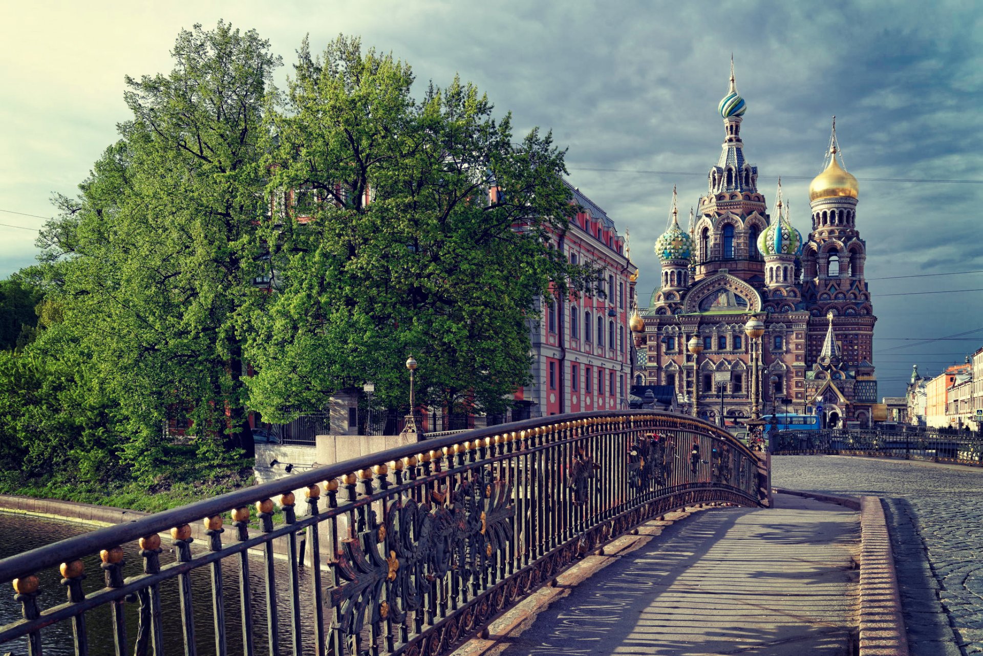 санкт-петербург питер россия спб ленинград храм спаса-на-крови купола мост тучи