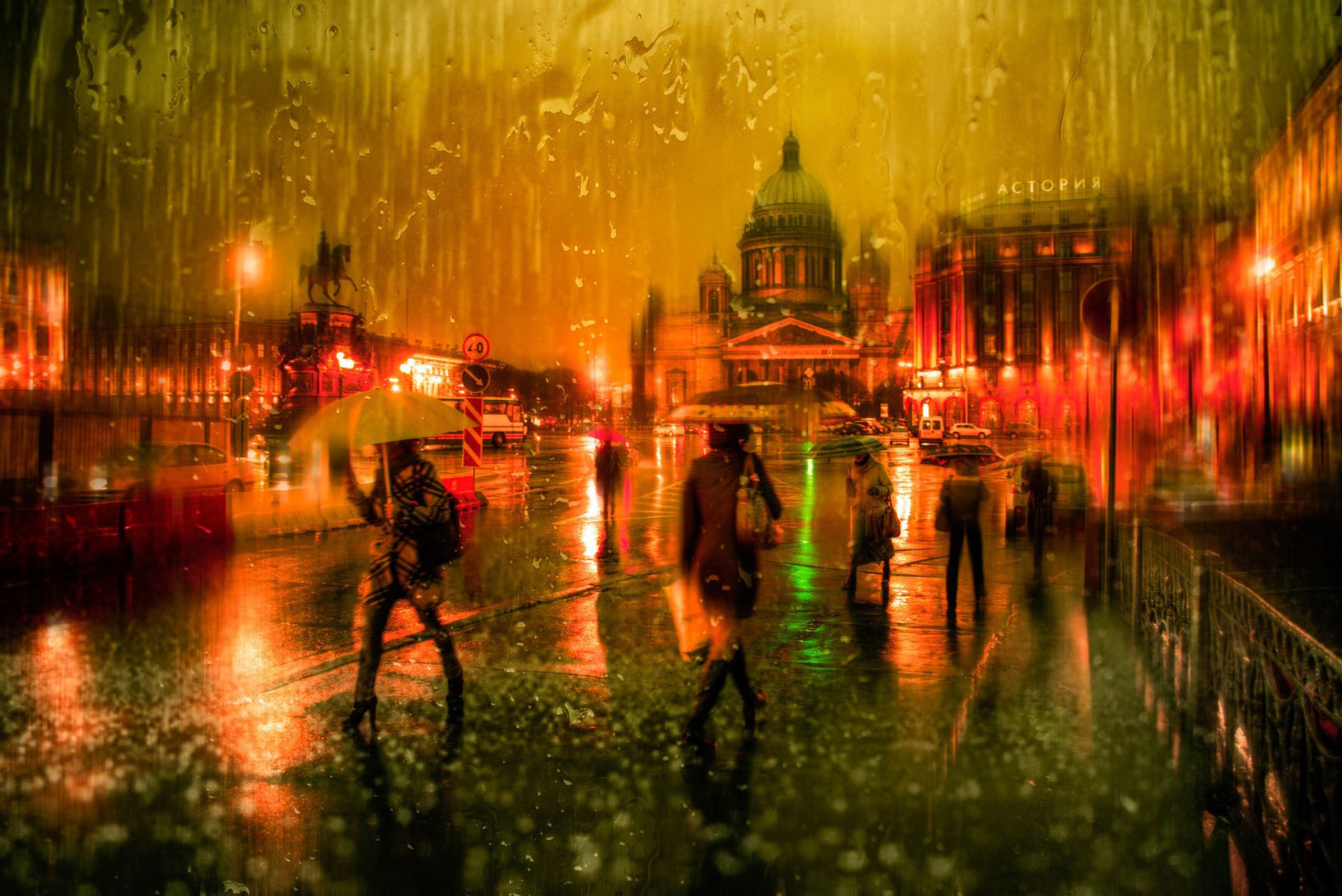 saint-pétersbourg automne pluie passants