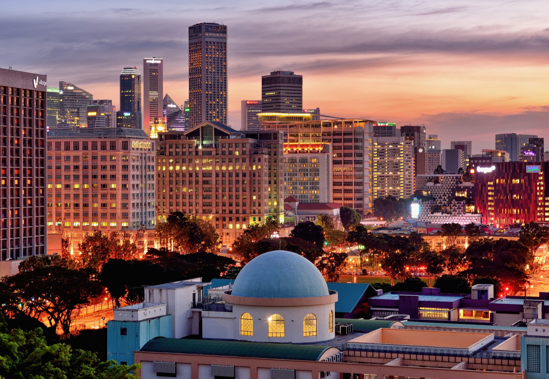 singapour ville bâtiment madrasa aljunied al-islamiya maisons gratte-ciel gratte-ciel arbres soirée