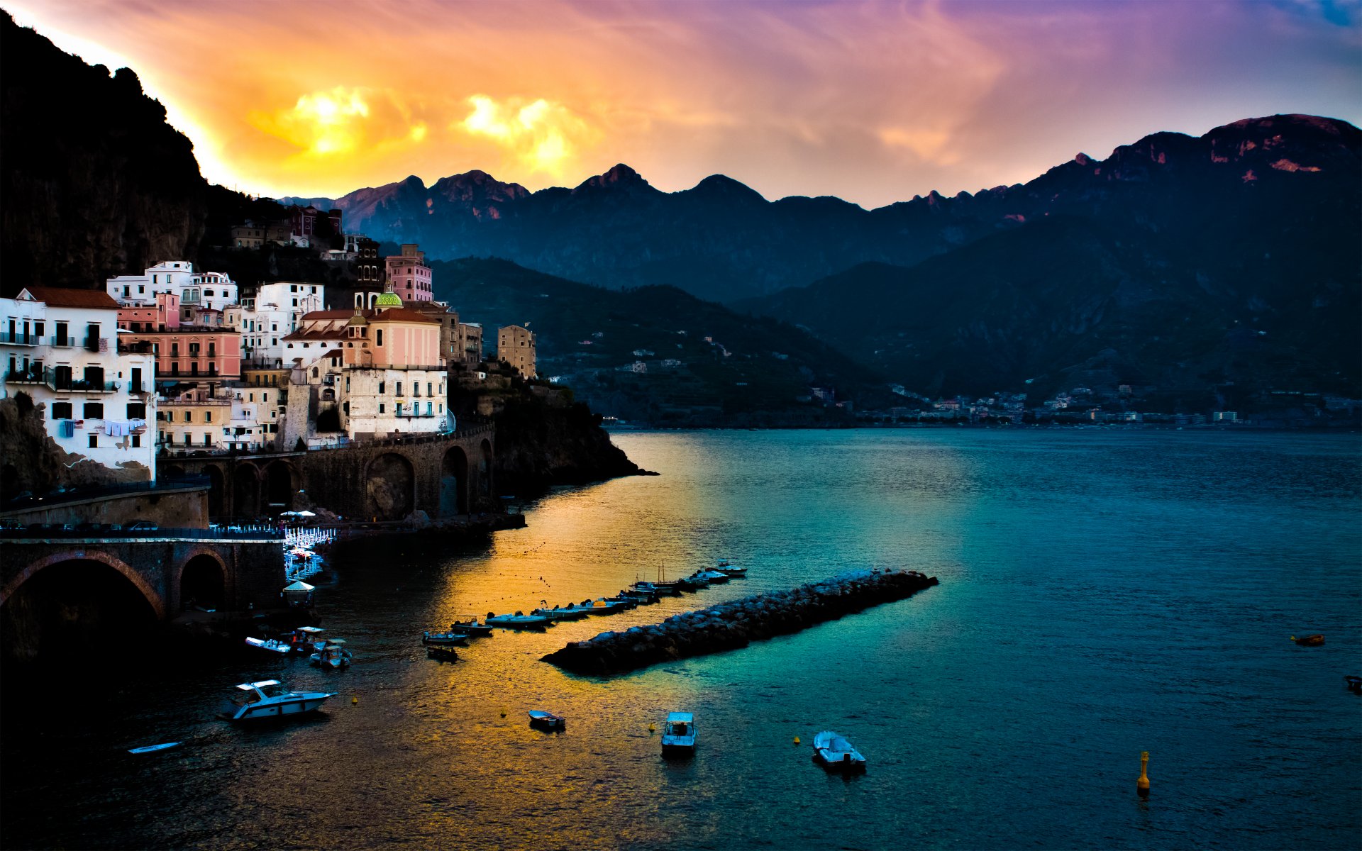 mer tyrrhénienne italien amalfi italie mer montagnes coucher de soleil