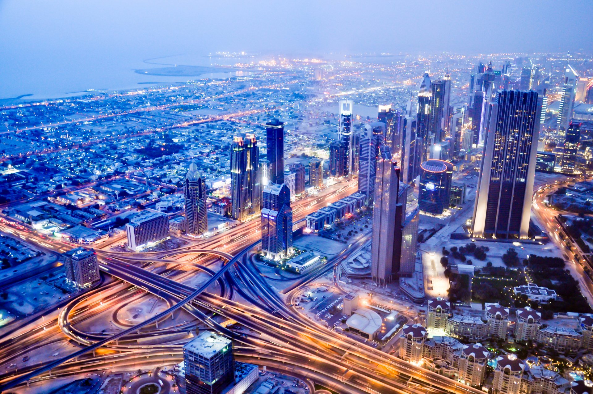 dubaï eau ville de nuit panorama routes bâtiments