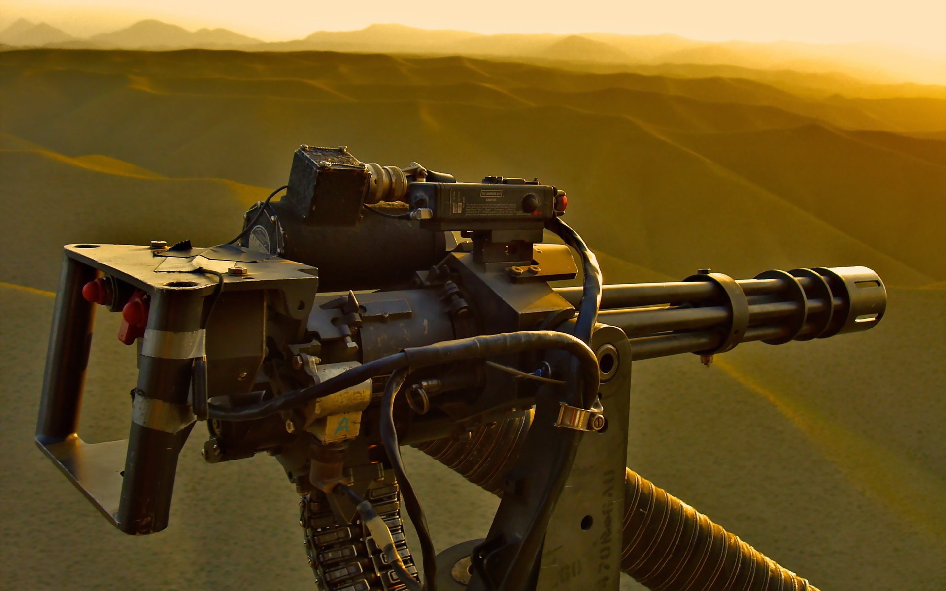 mitrailleuse m134 minigun arme hélicoptère