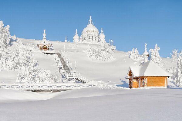 Белогородский Свято- николаевский мужской монастырь снежной зимой