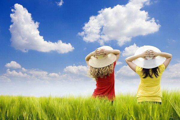 Cielo blu e nuvole bianche-la bellezza della natura