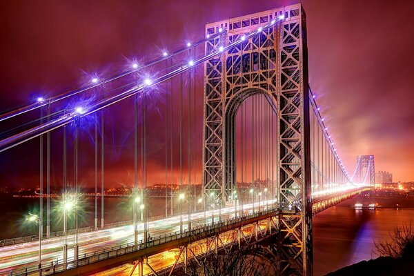 Beau pont lumineux arches et lumières