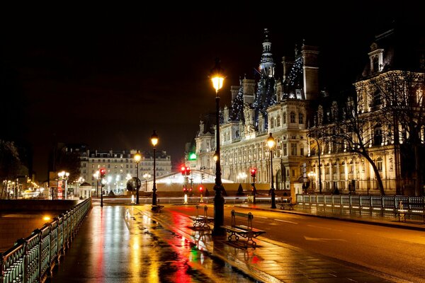 París nocturno a la luz de las linternas