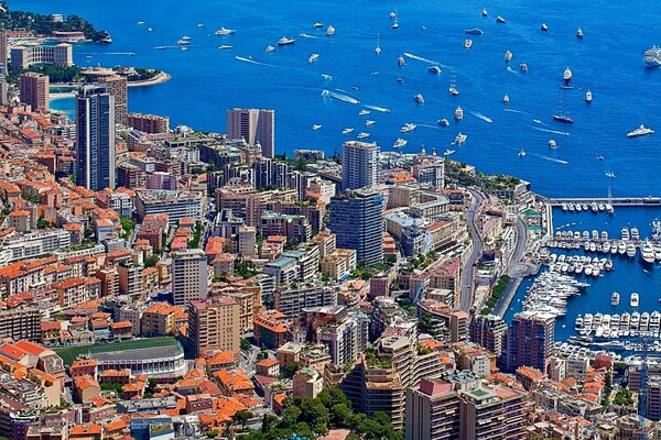 Maisons sur le front de mer à Monaco