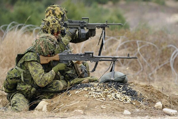 Two soldiers with guns in ambush