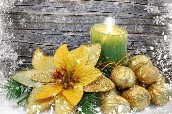 Bodegón-nueces doradas, flor dorada y vela