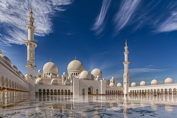 La bellissima moschea di Sheikh Zayed