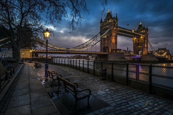 Londres por la noche en las luces