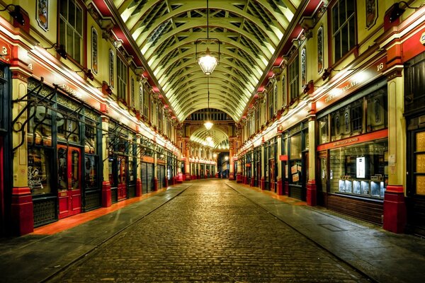 Luxuriöse Vitrinen der alten Straßen Londons