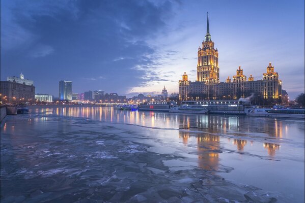 В москве есть самая крутая гостиница рэдисон с великолепным пейзажем