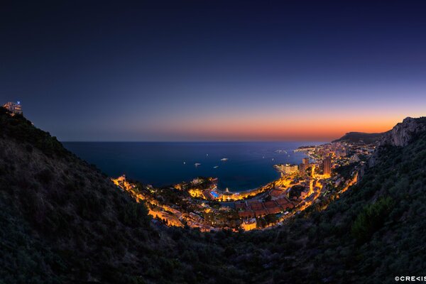 Altopiani montani vicino al mare