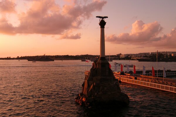 Foto del monumento alle navi affondate a Sebastopoli