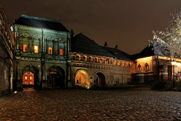 Abendliche russische Stadt Moskau