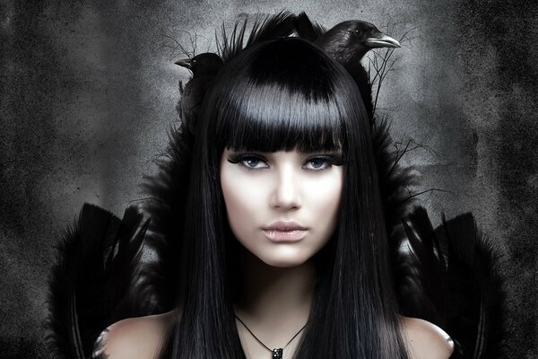 Chica gótica con cuervos en el pelo