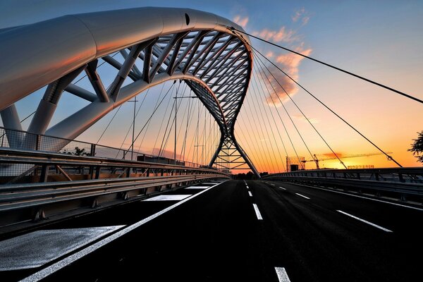 Beauté incroyable-pont au coucher du soleil