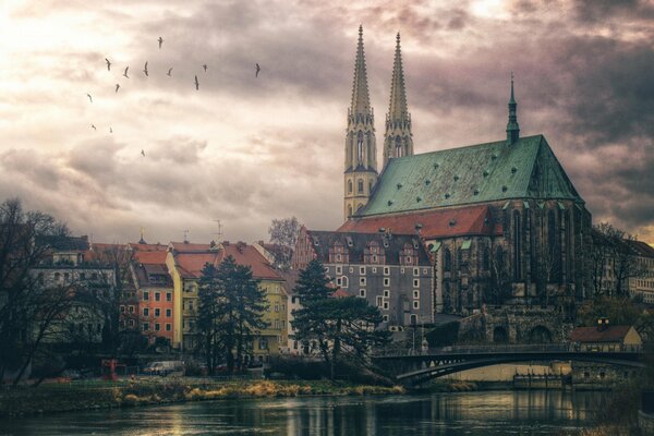 Kirche Görlitz, Brücke über den Fluss in Deutschland