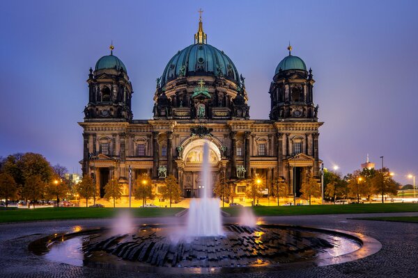 Evening view of the fountain on the square